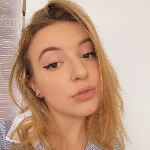 Meet your Posher, Gina - Picture 1 of 1